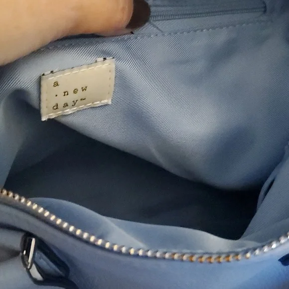A new day handbag *open to offers, donating soon * - Picture 4 of 4
